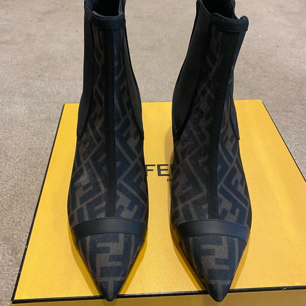 Fendi  logo ankle boot